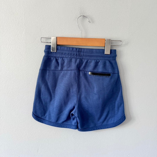 Fox / Dark blue shorts / 8Y