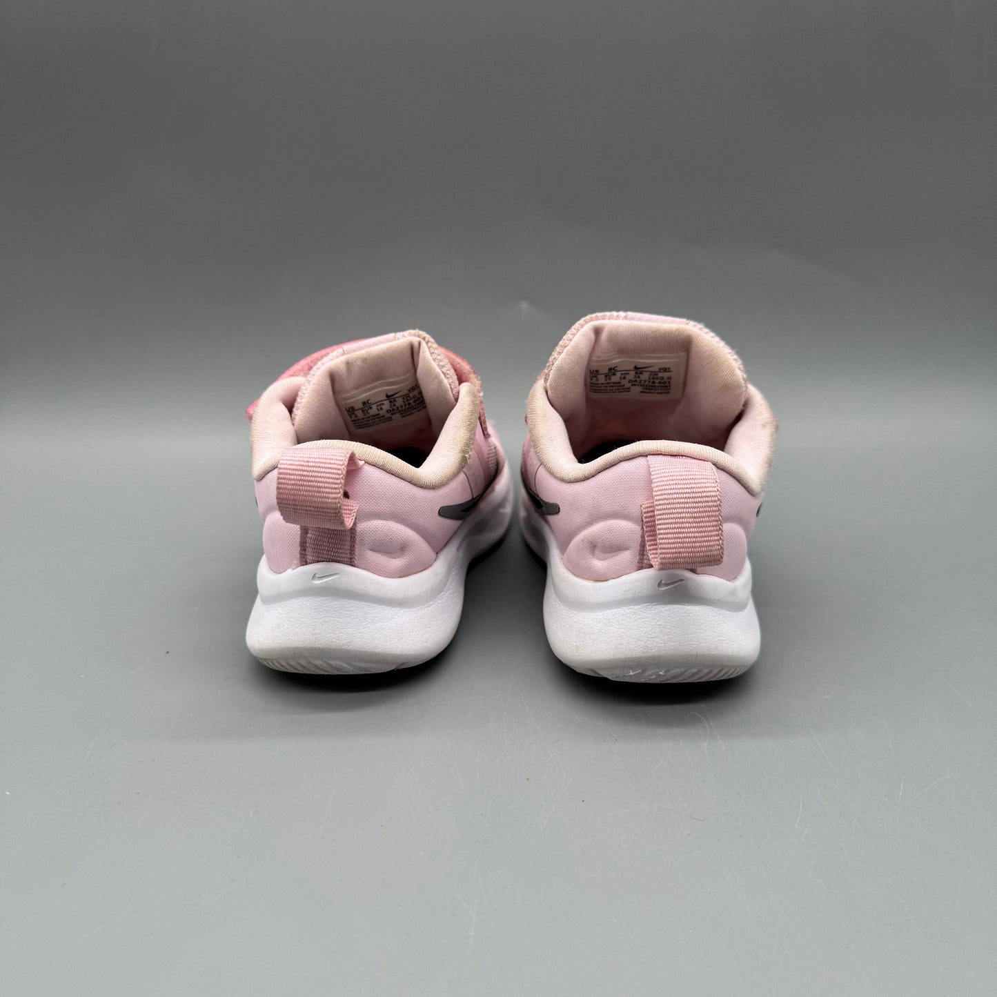 Nike / Running Shoes / US8