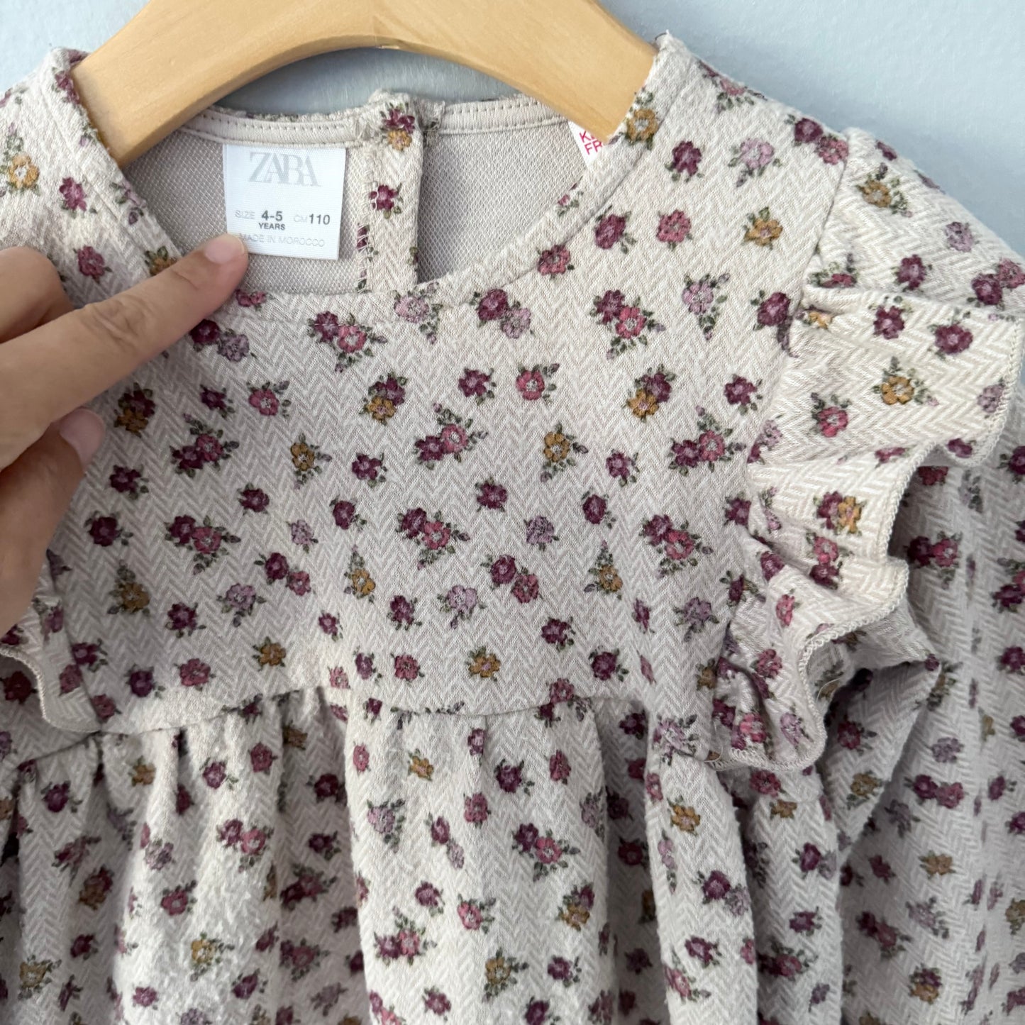 Zara / Beige flannel floral dress / 4-5Y