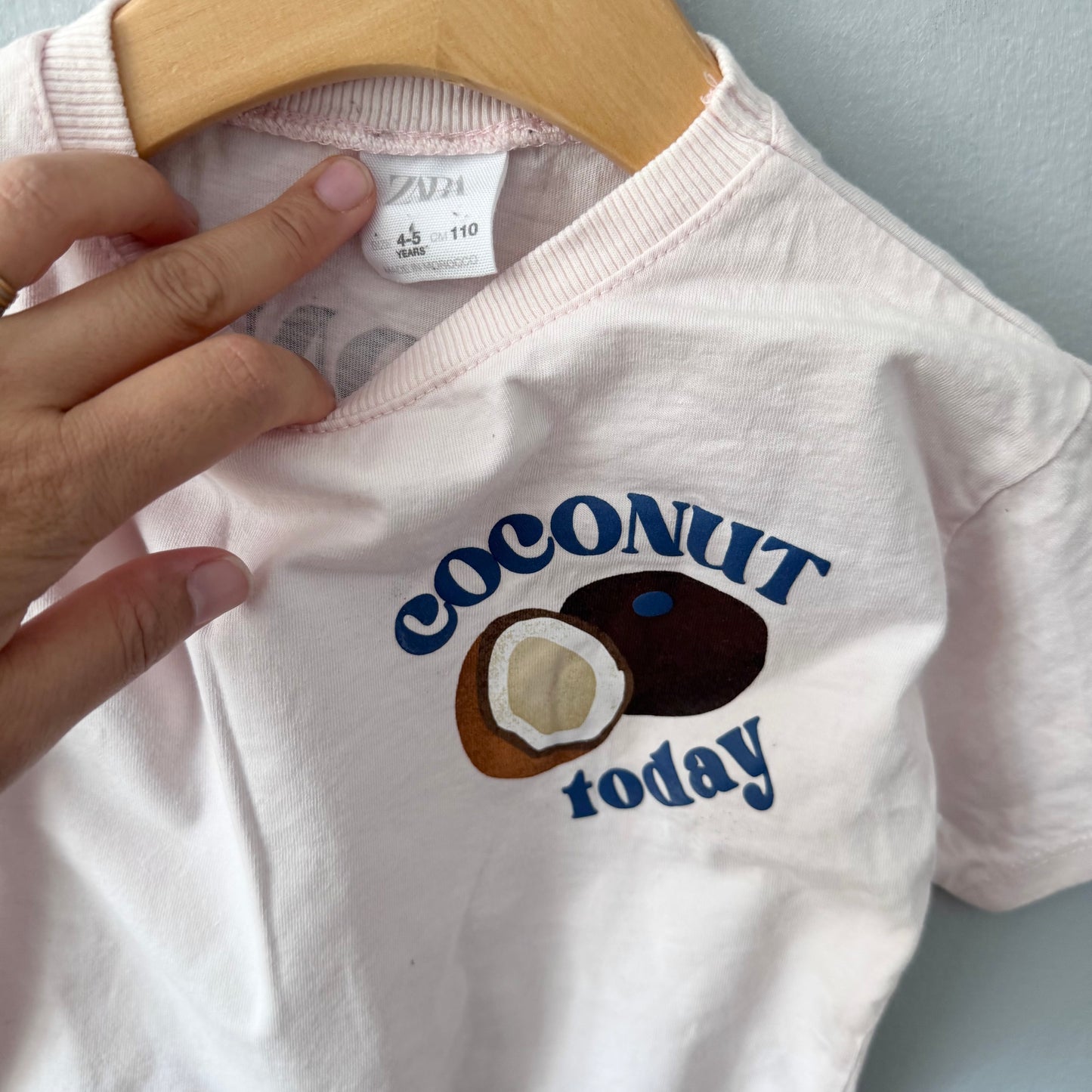 Zara / Coconut T-shirt / 4-5Y