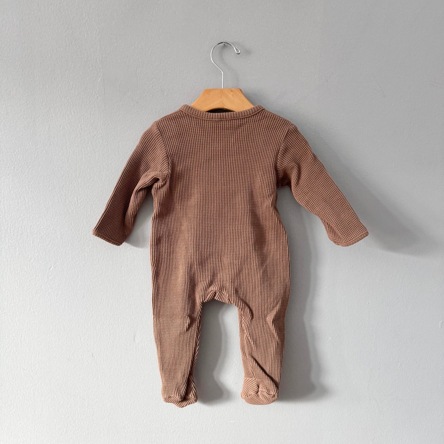 H&M / Grenouillère manches longues gaufre marron / 4-6 mois