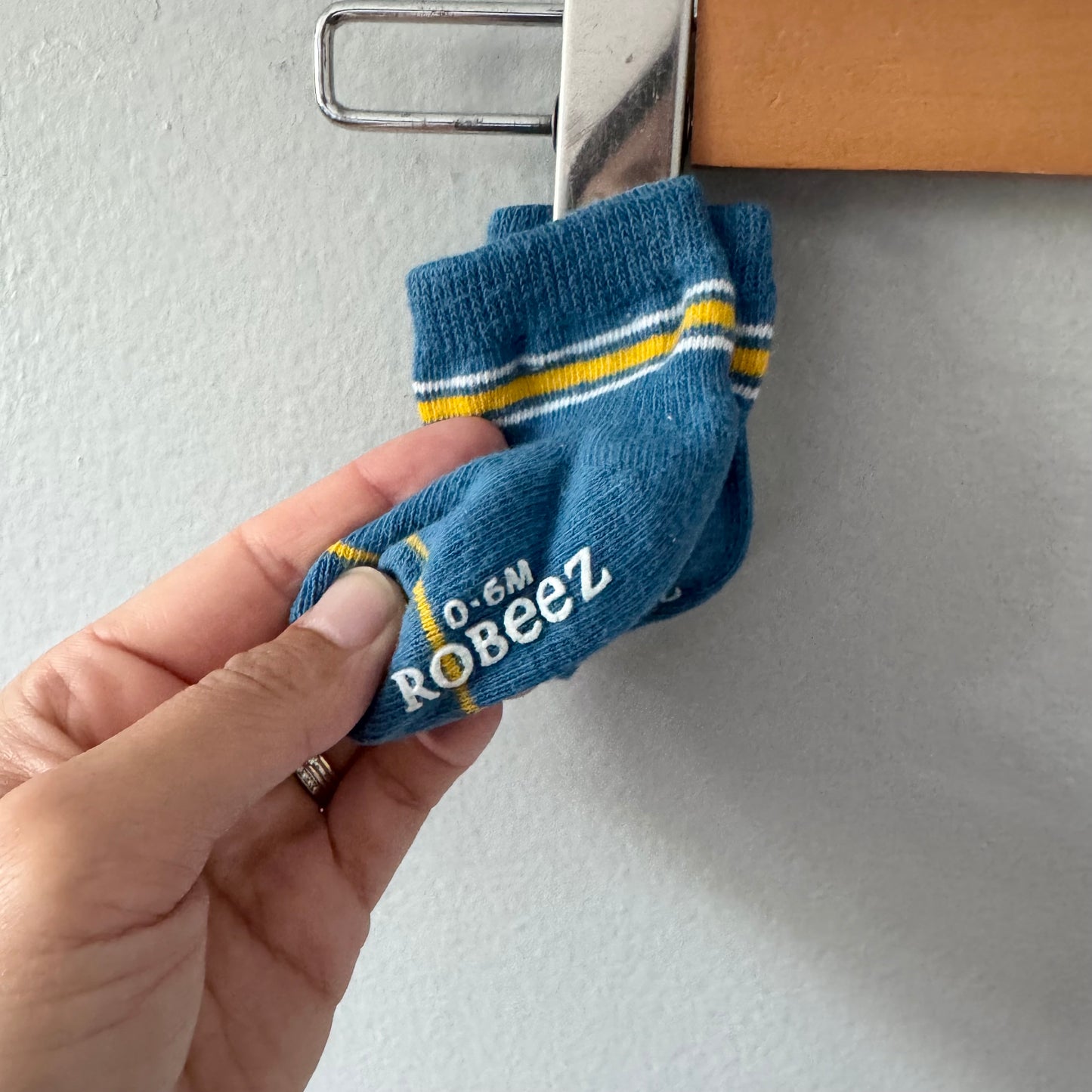 Robeez / 2 pairs of socks / 0-6M