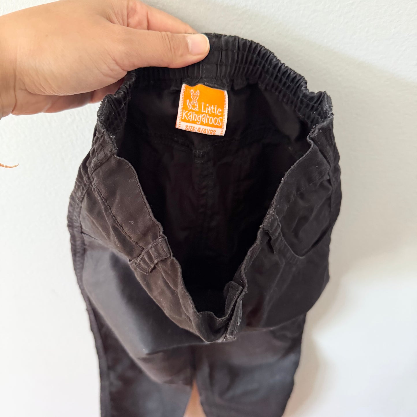 Little Kangaroos / Black pants / 4Y