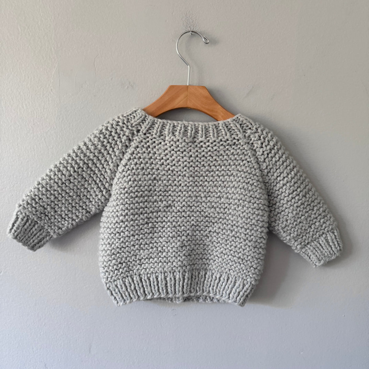 Huggalugs / Light grey chunky knit cardigan / 12-18M