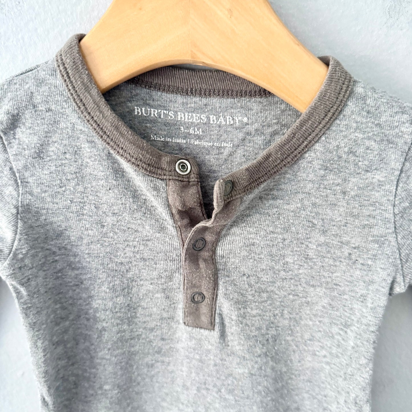 Burt Bees baby / Light grey romper / 3-6M