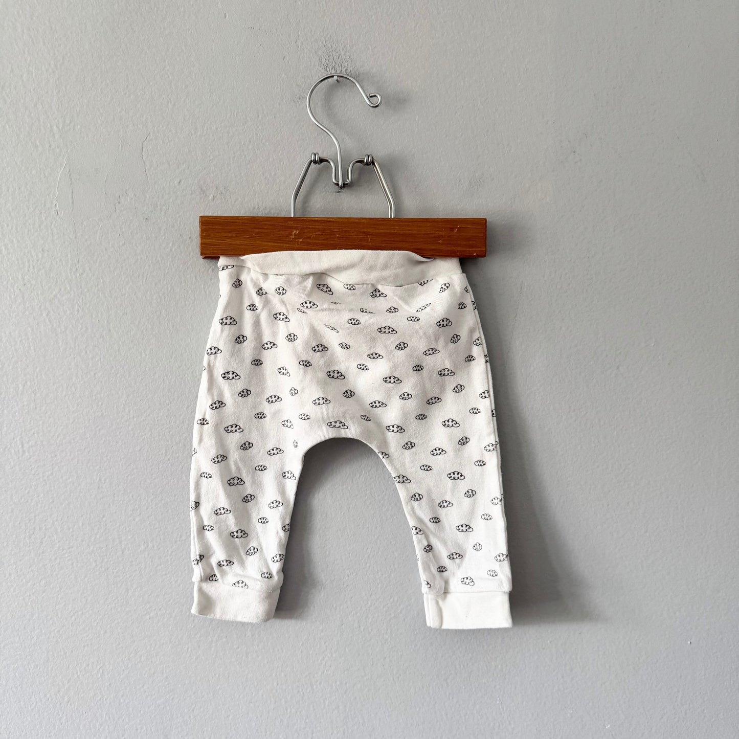 Rae Dunn / White x cloud harem pants / 6-9M