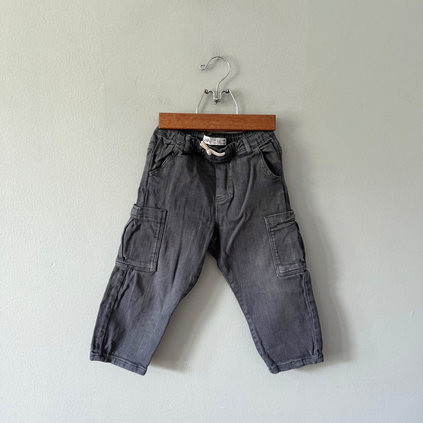 Zara / Dark grey denim cargo pants / 2-3Y