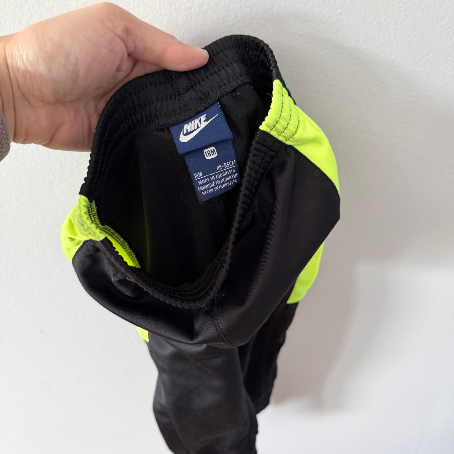 Nike / Pantalon de survêtement noir et jaune / 18M
