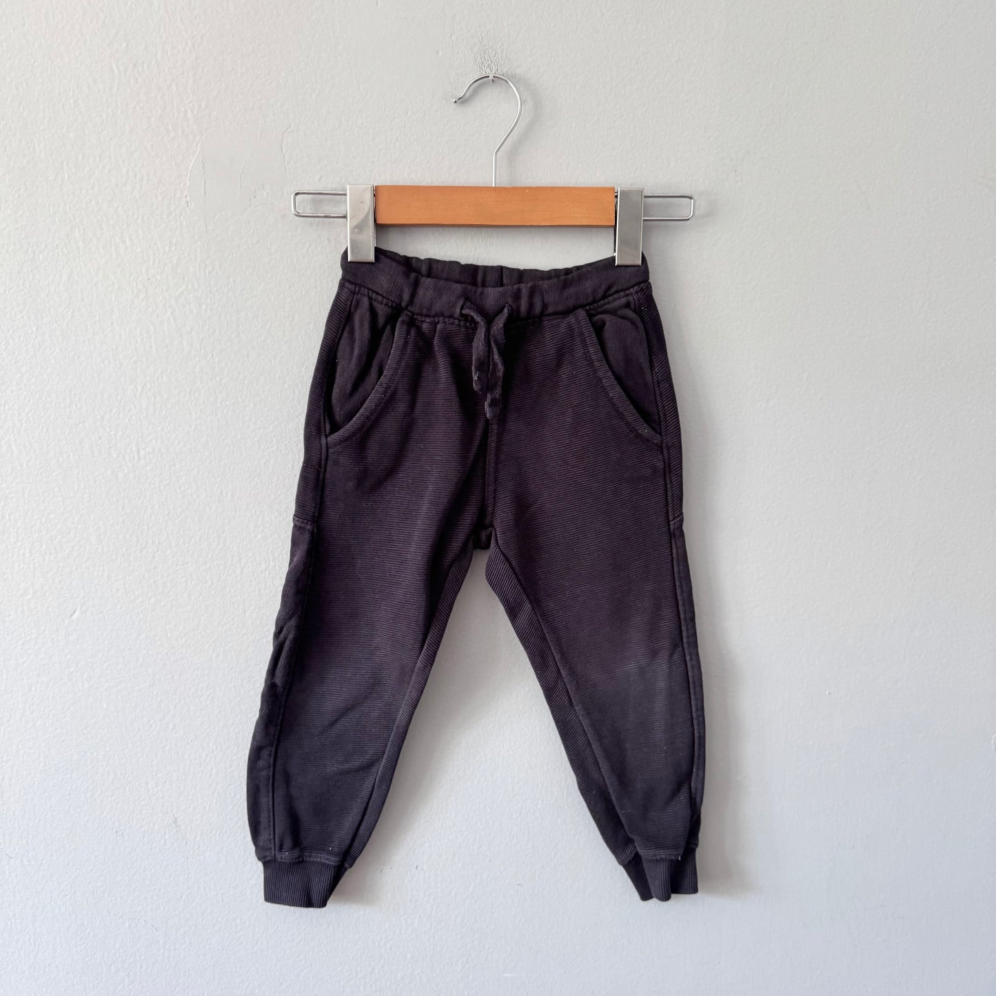 Zara / Black jogger pants / 3-4Y