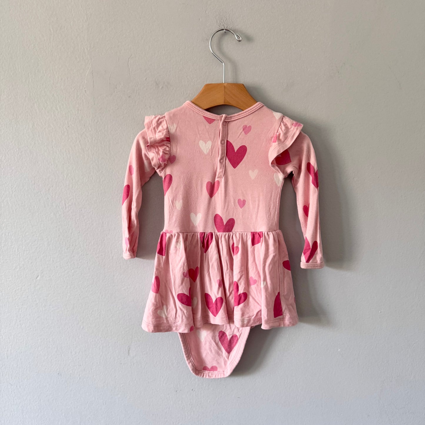 Kyte / Pink x heart long sleeve dress onesie / 6-12M