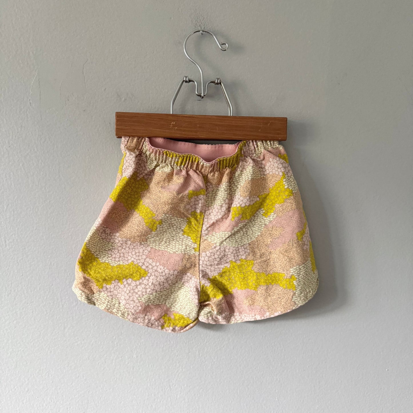 Patagonia / Pink active nylon shorts / 2T