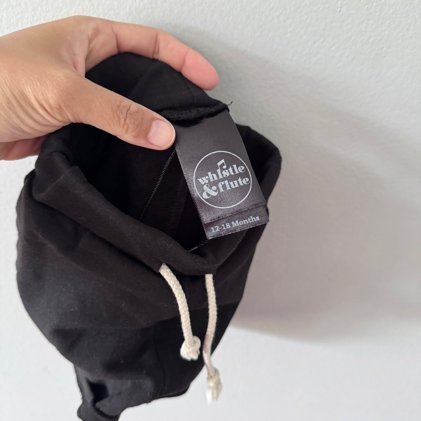 Whistle & Flute / Black bamboo shorts / 12-18M