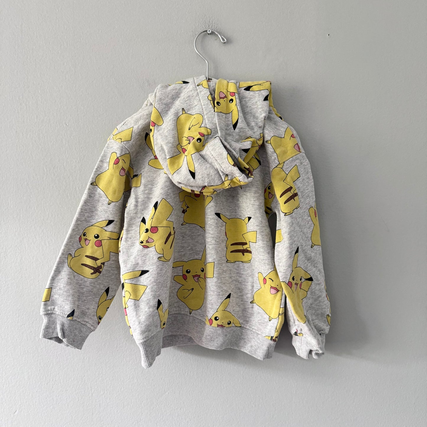 H&M / Light grey Pikachu hoodie / 4-6Y
