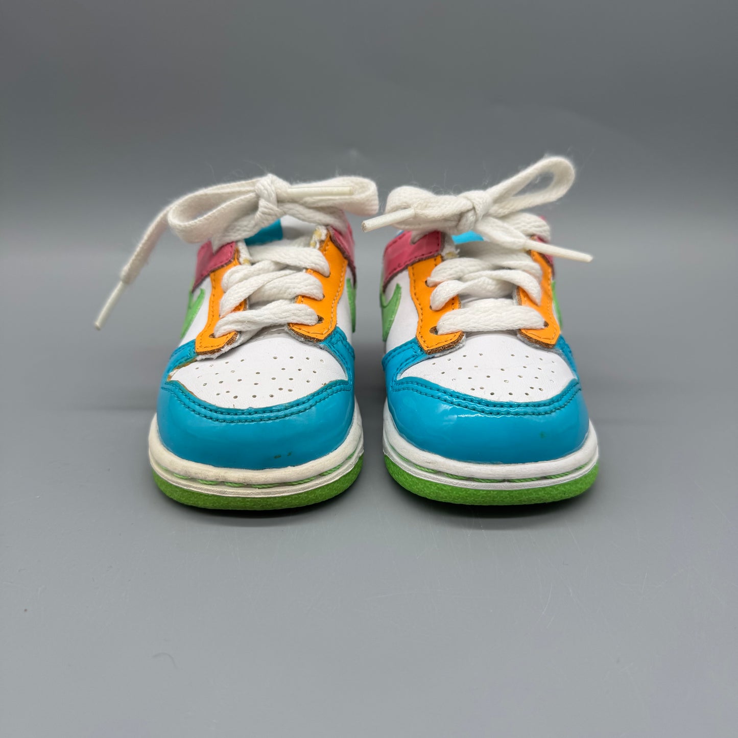 Nike / Running Shoes / US4