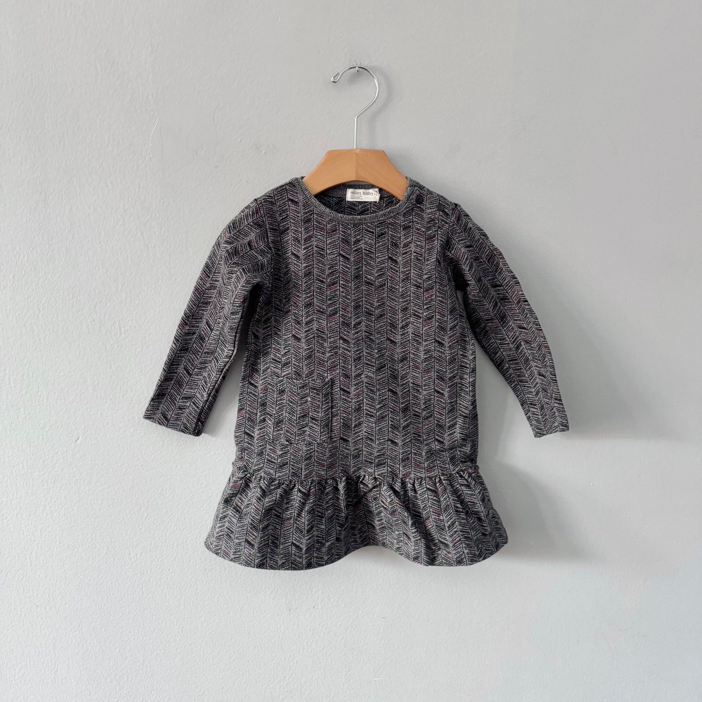 Miles baby / Dark grey crew dress / 18M