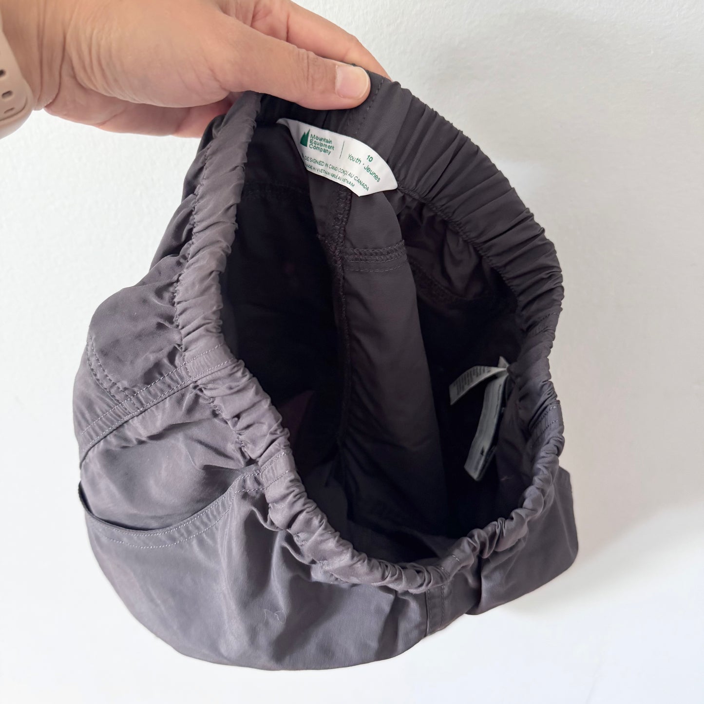 Mec / Grey nylon shorts / 10Y