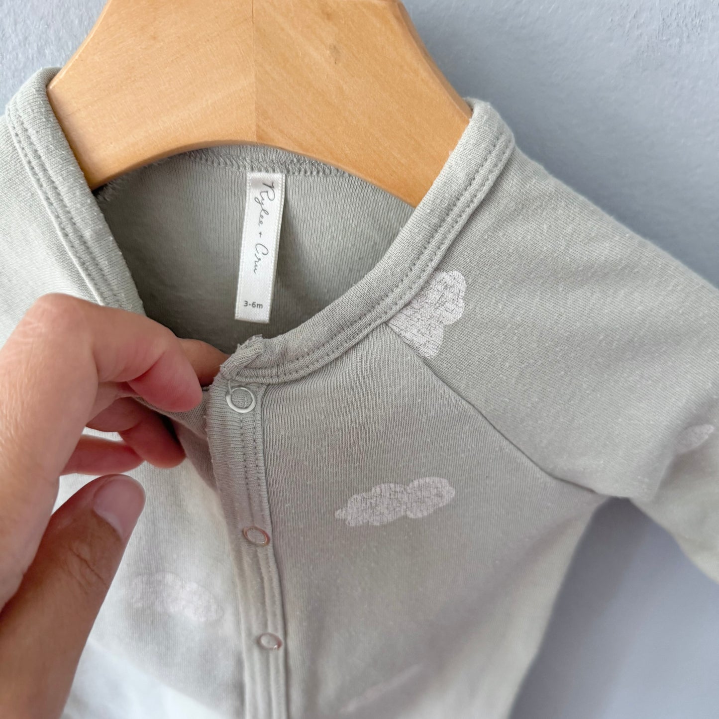 Rylee + Cru / Smokey green x cloud romper / 3-6M