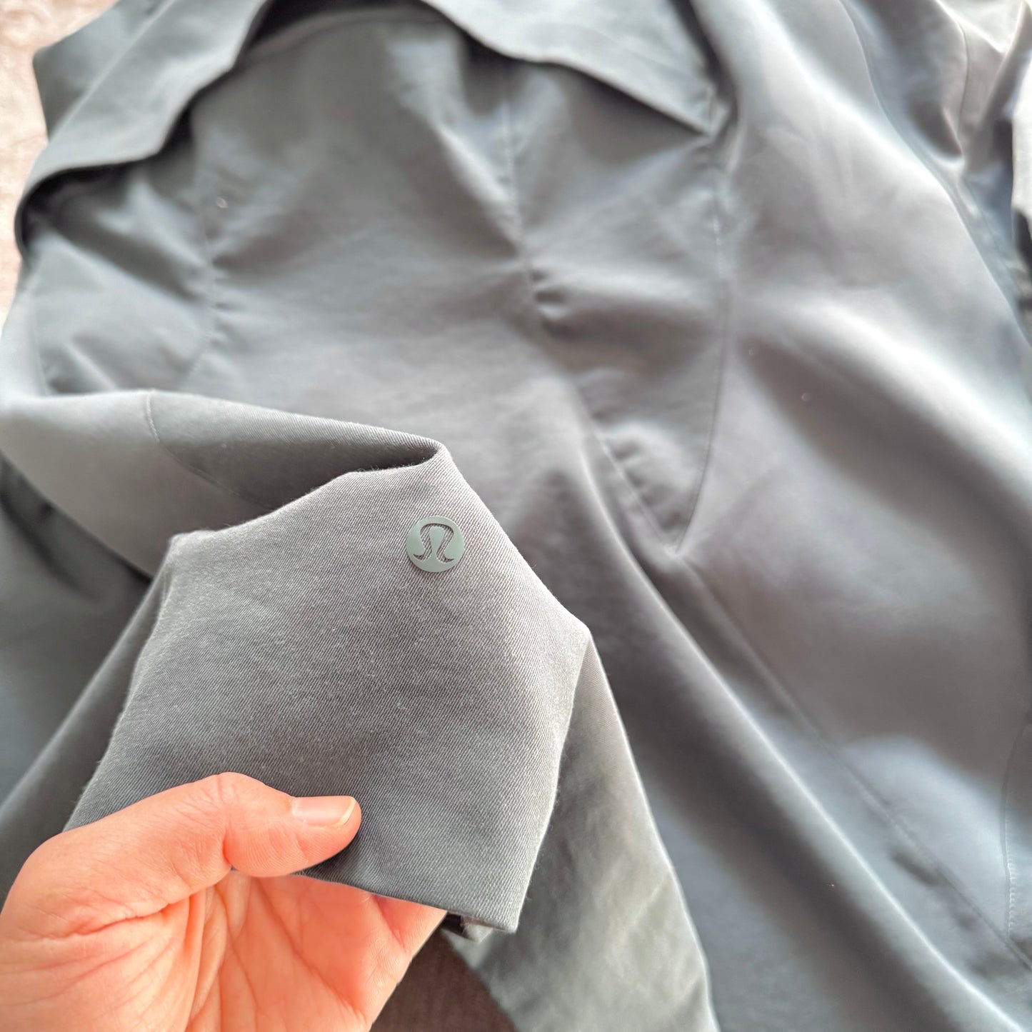 Lululemon / Dark green light jacket / Women 6