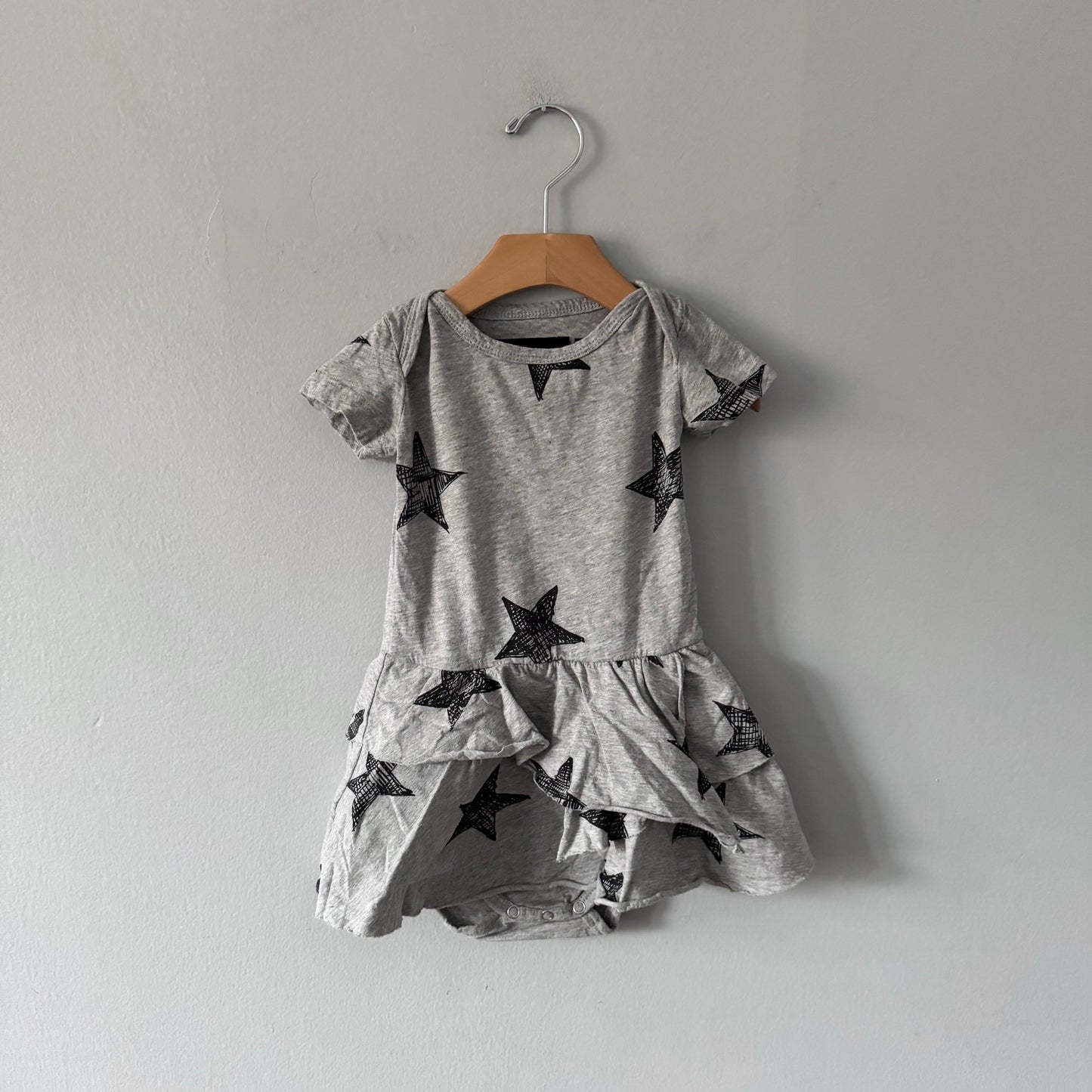 Celinununu / Light grey x star dress onesie / 12-18M