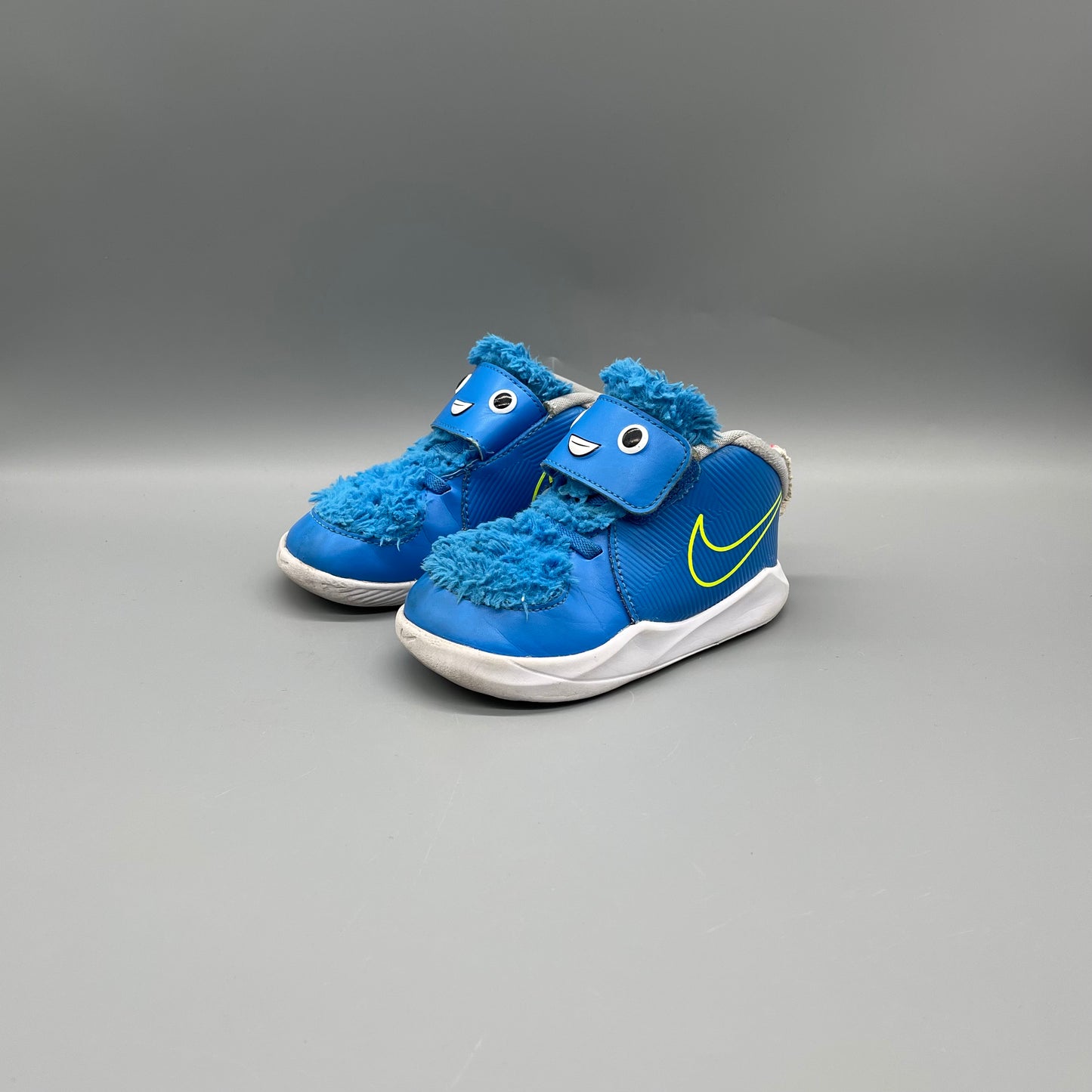 Nike / Team Hustle D 9 Lil Fast n Furry / Runner / US8