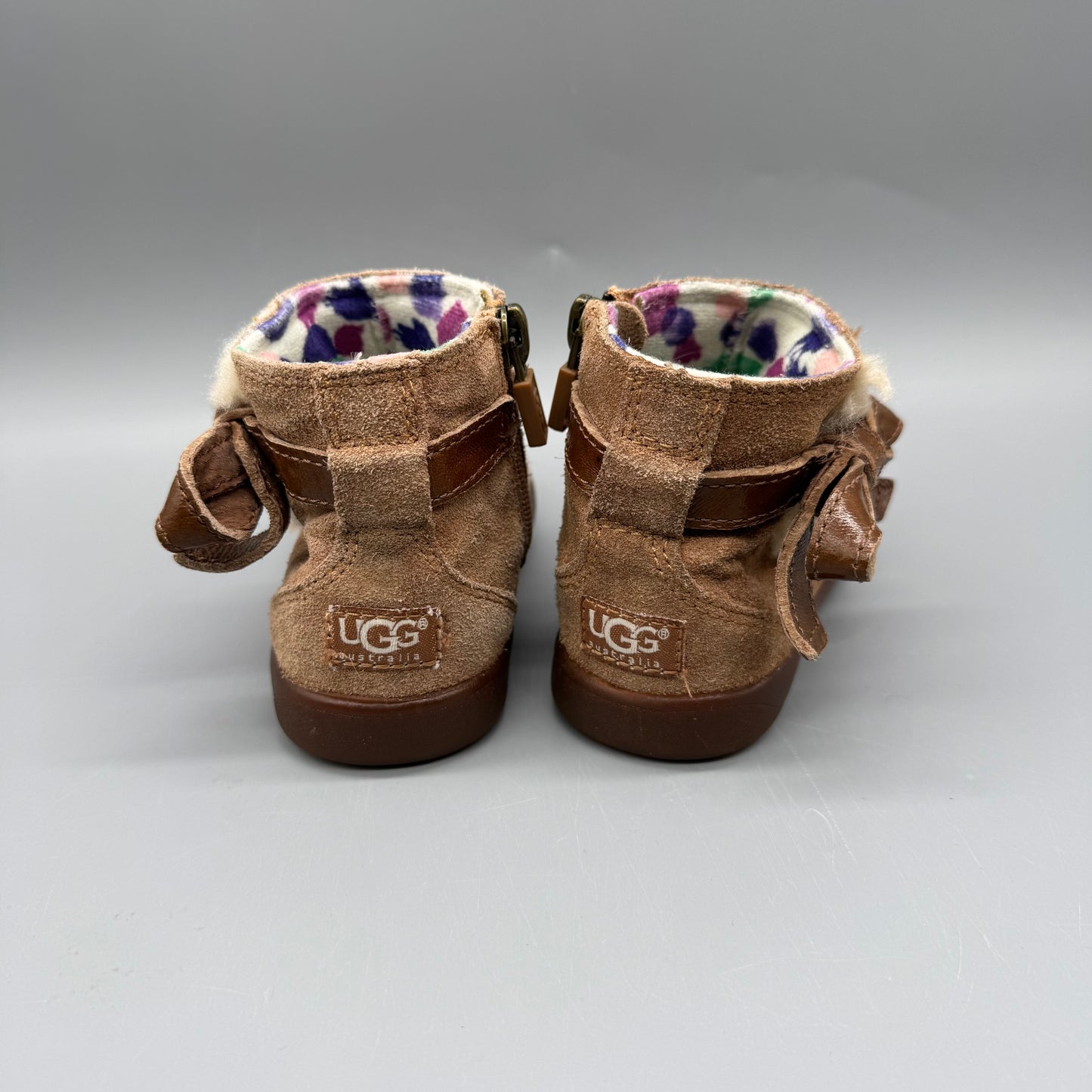 UGG / Boots / US6