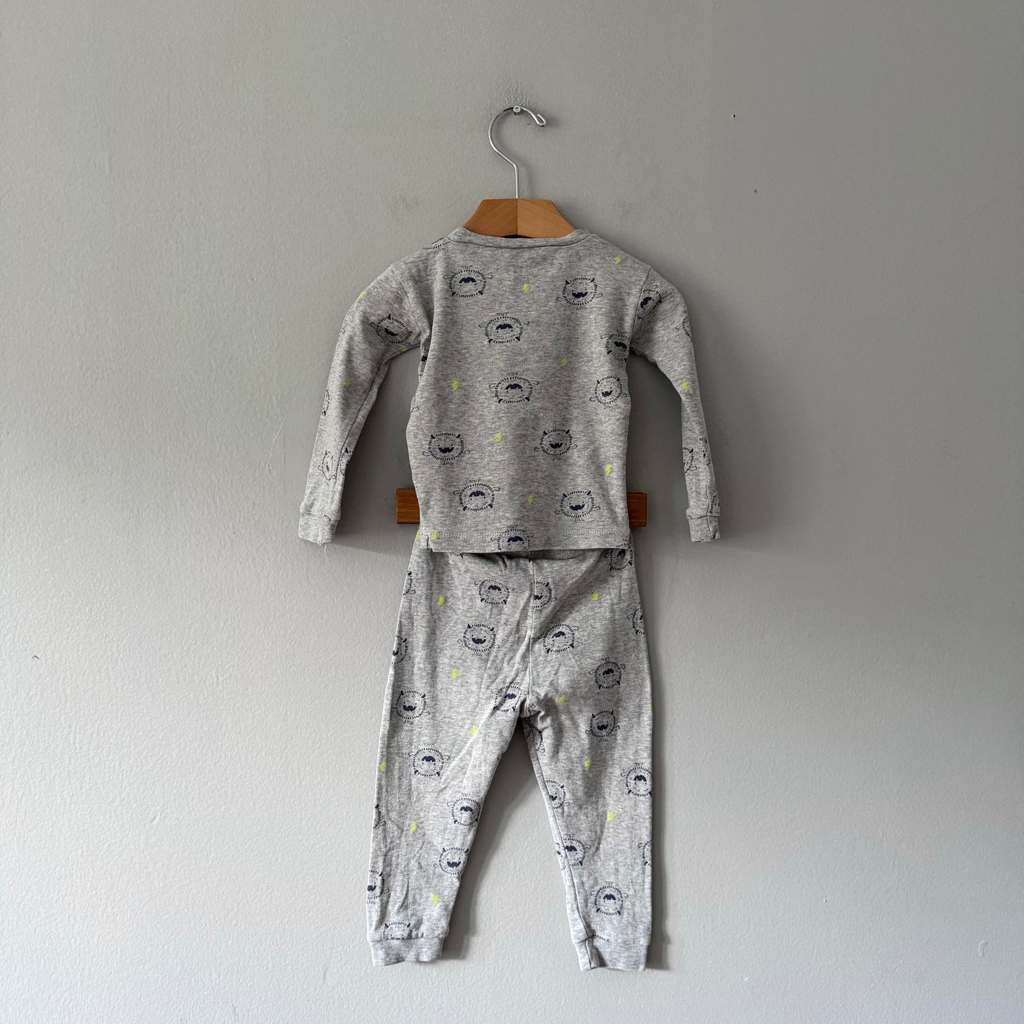 Petit lem / Light grey long sleeve pajama set / 12-18M