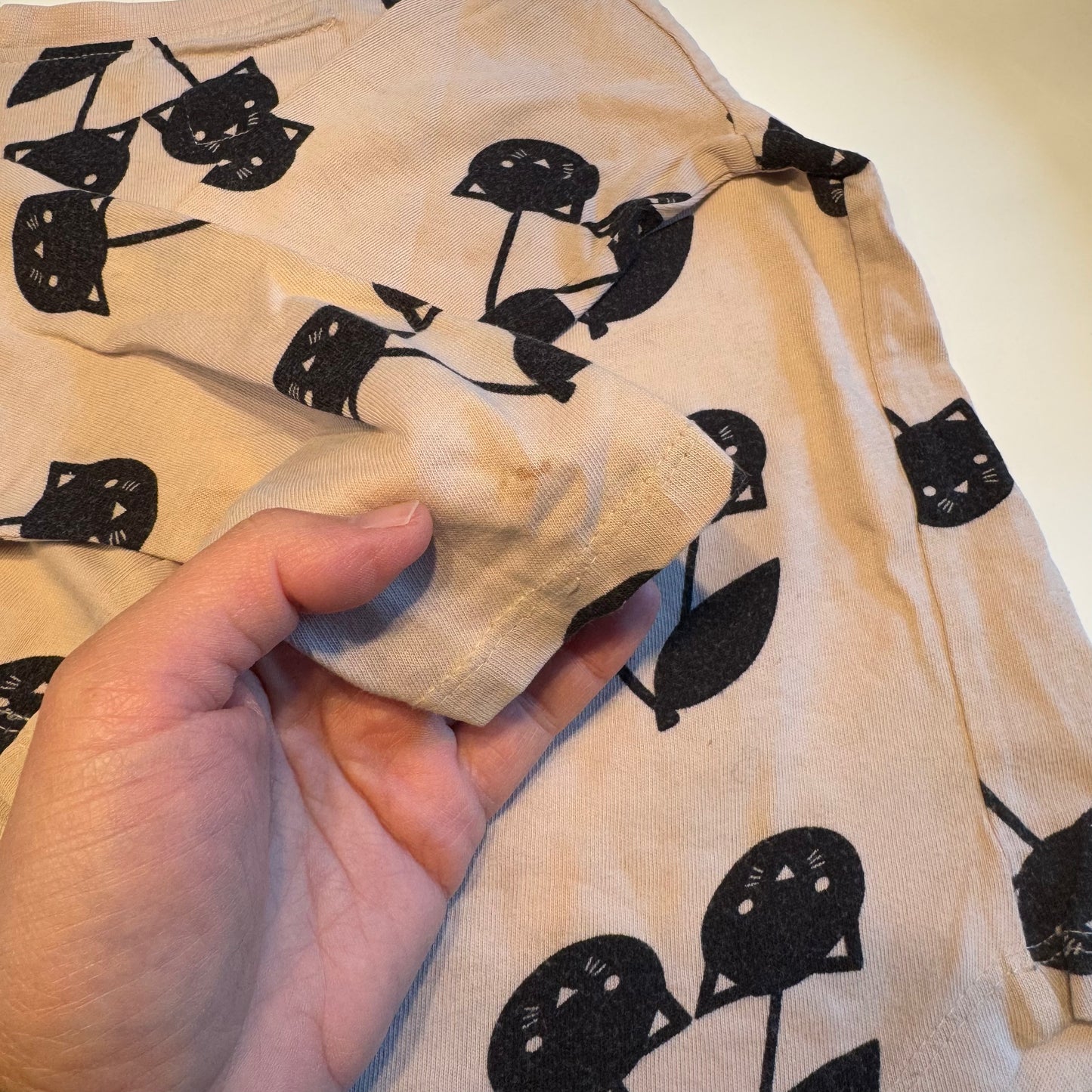 Huxbaby / Beige x cat cherry long sleeve / 3Y