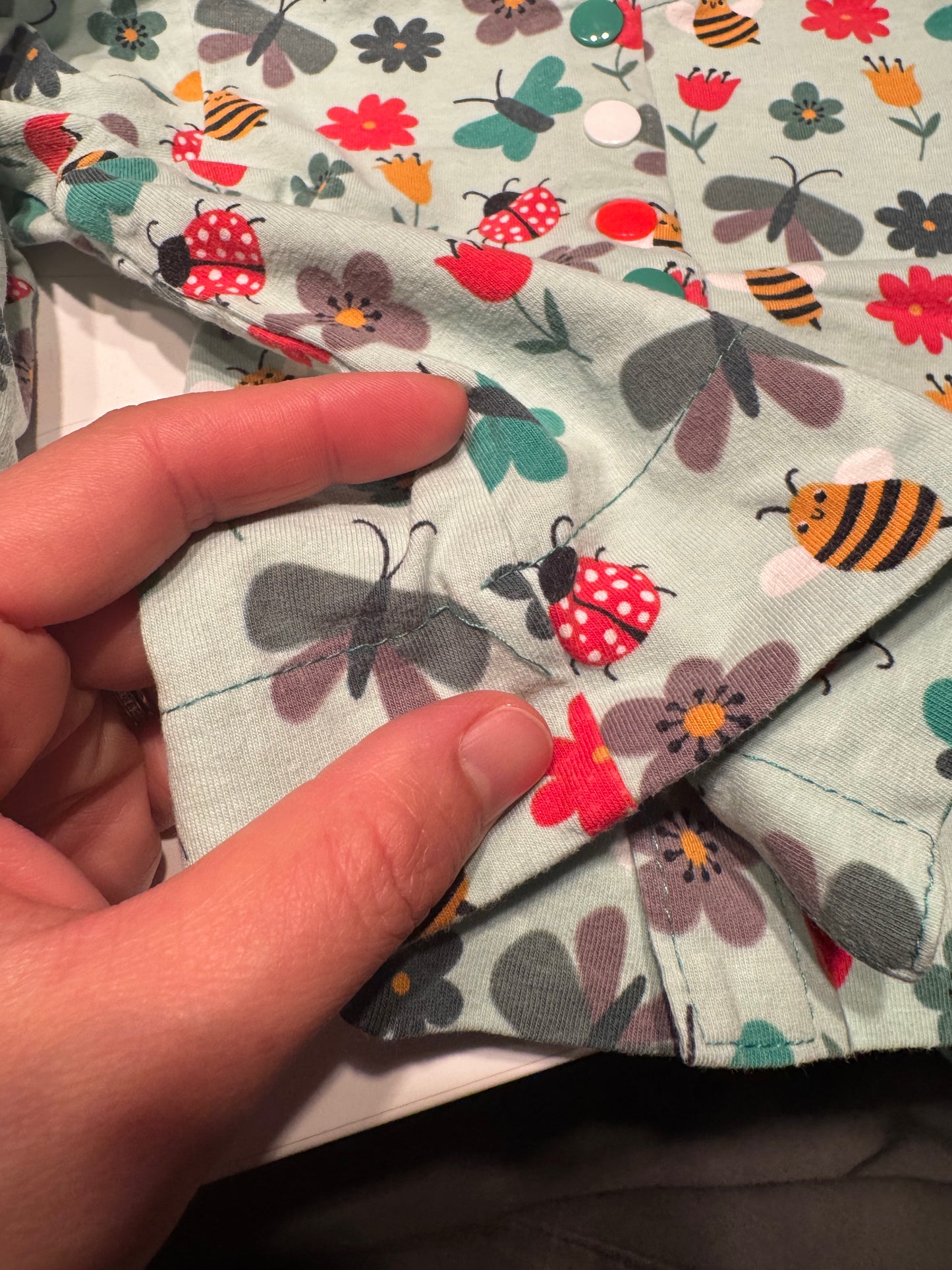 Handmade / Cardigan - Green x bees / 3-6M