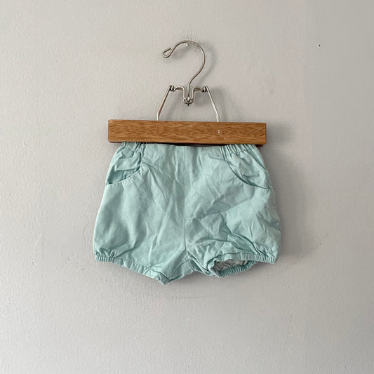 Amaia / Light green shorts / 1Y