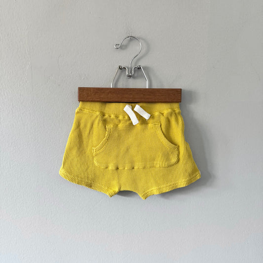 Rise little earthling / Yellow waffle shorts / 9-12M