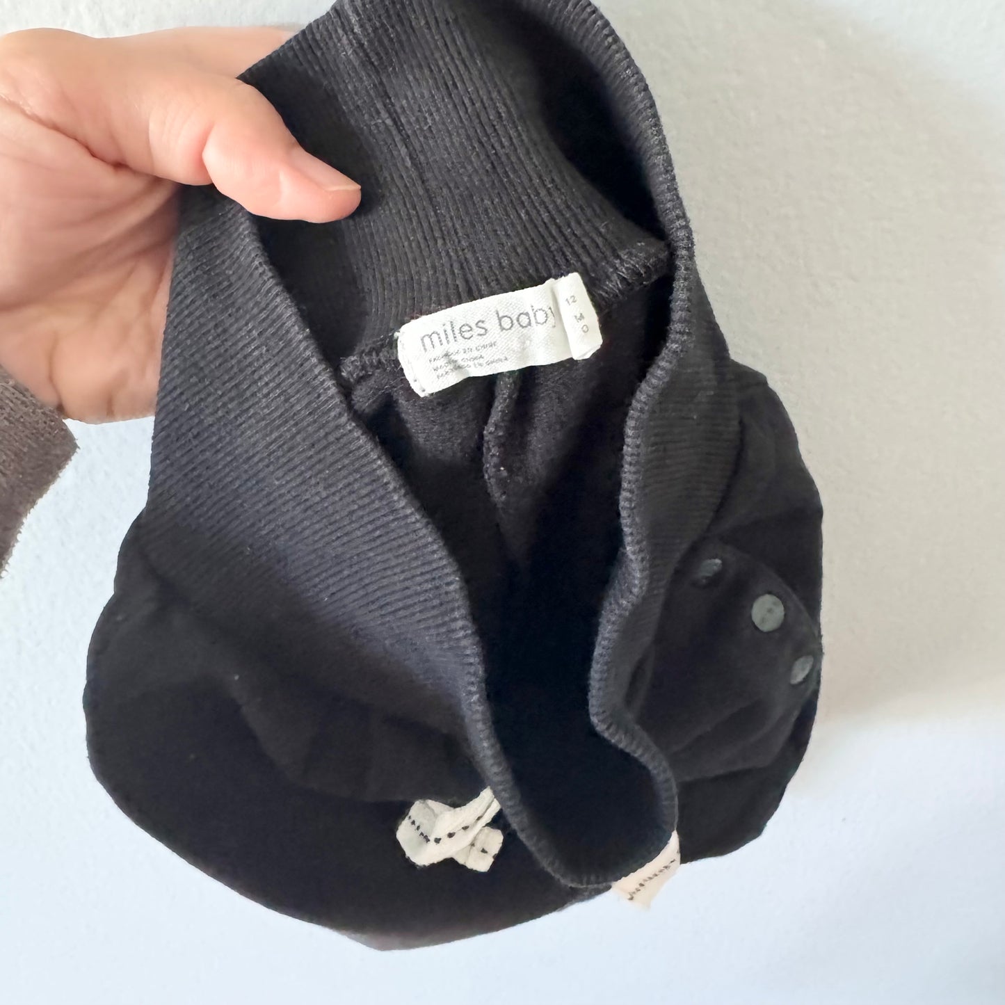Miles baby / Black sweatpants shorts / 12M