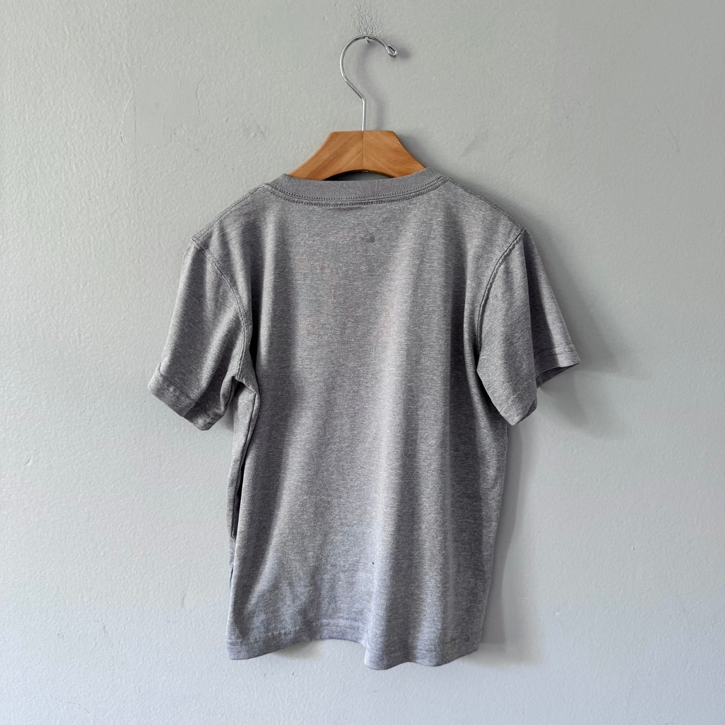 Nike / Dark grey active top / 6-7Y