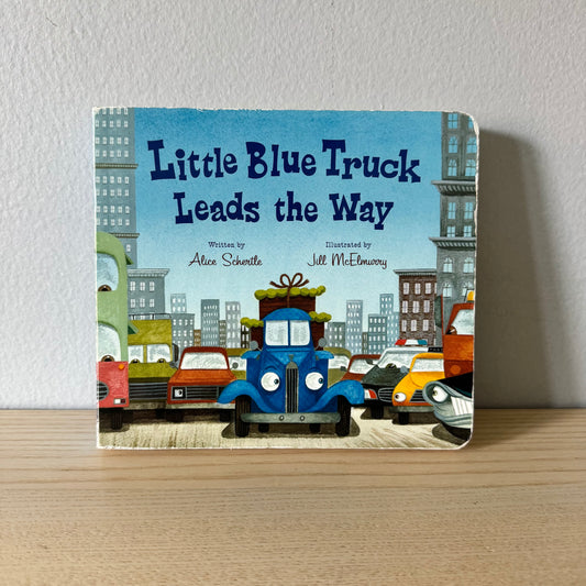 Little Blue Truck Leads the Way / Alice Schertle