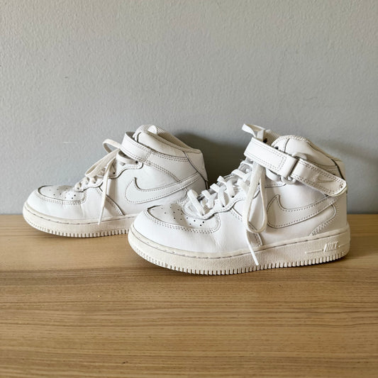 Nike / Sneaker / J2