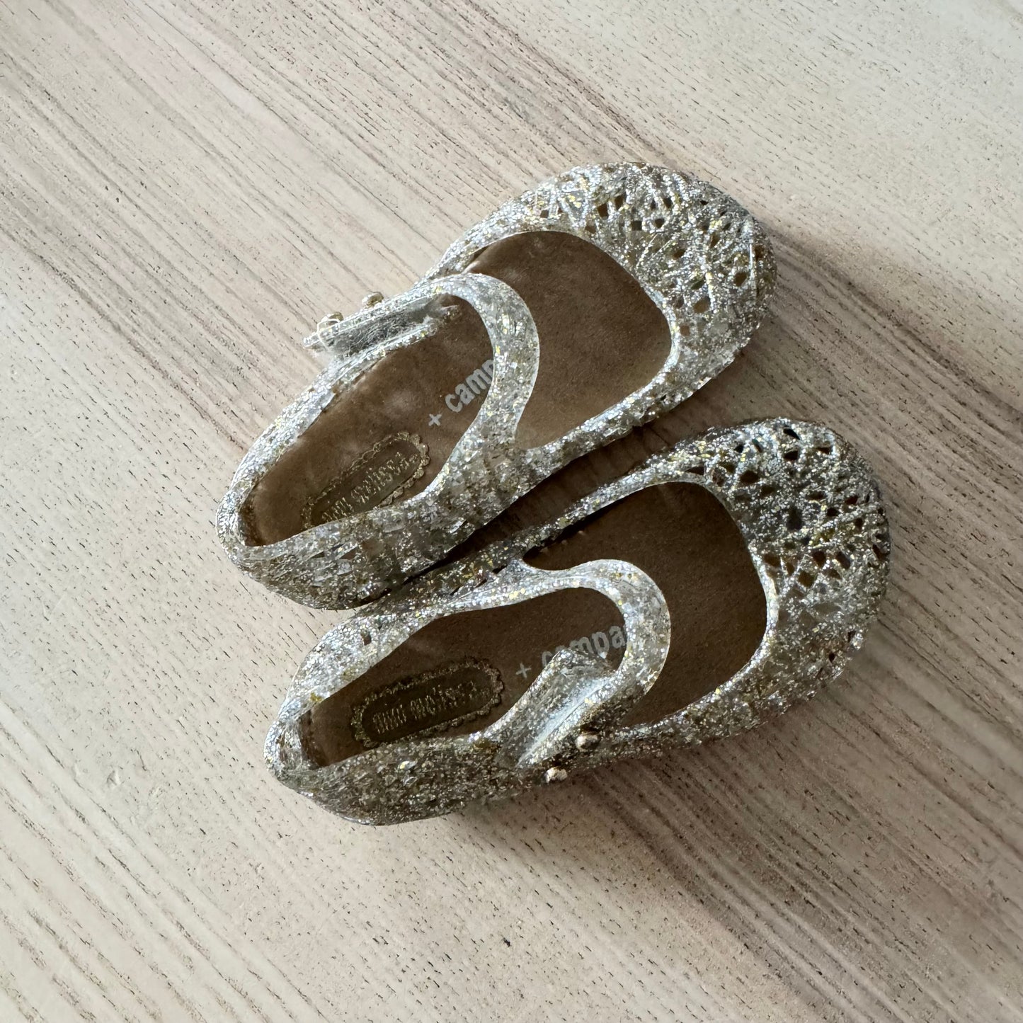 Mini Melissa / Chaussures à paillettes dorées / US6