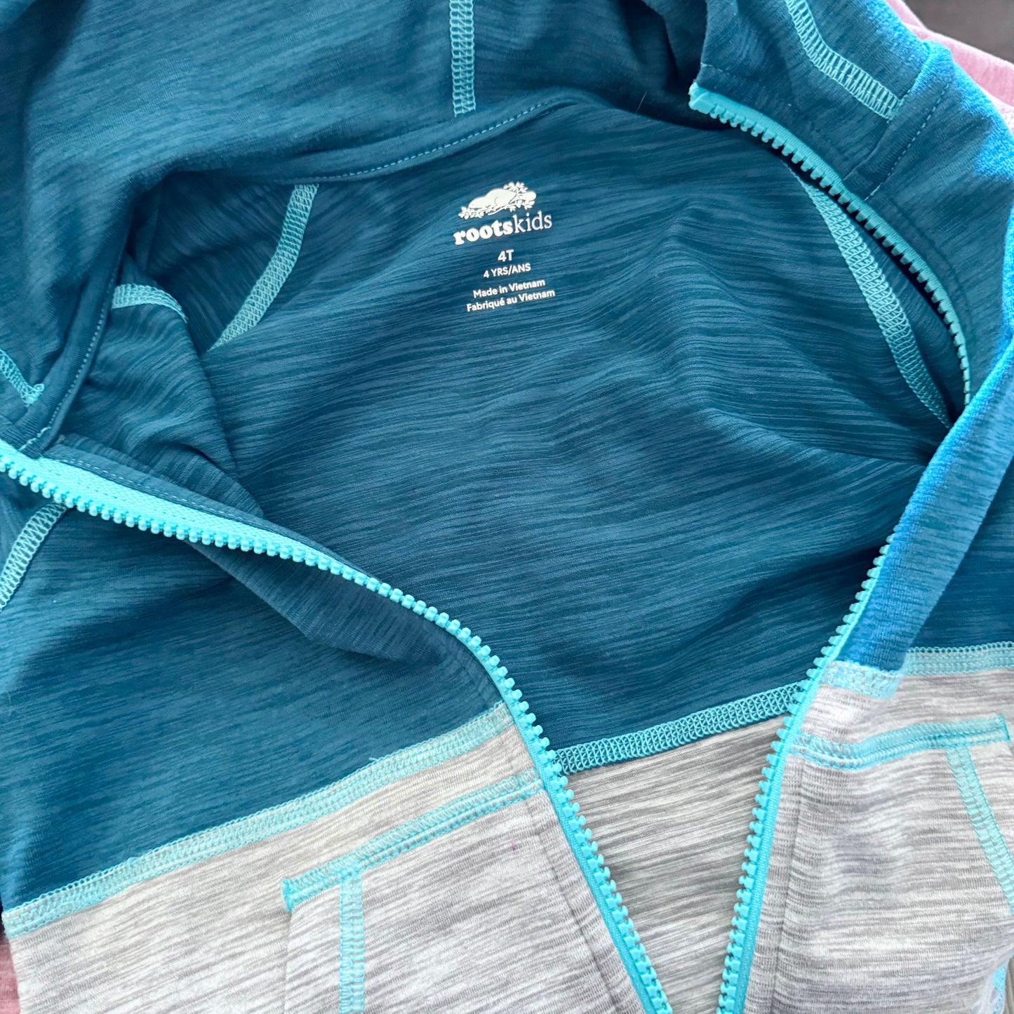 Roots / Zip up vert et gris de sport / 4T
