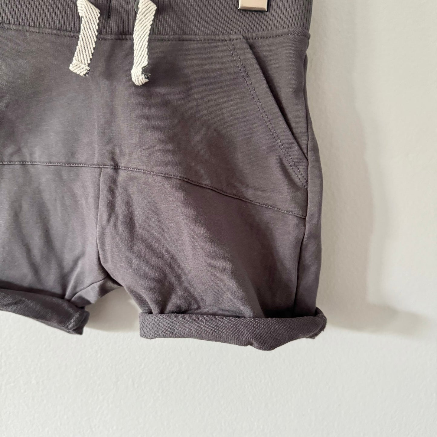 No brand / Dark grey harem shorts / 4T