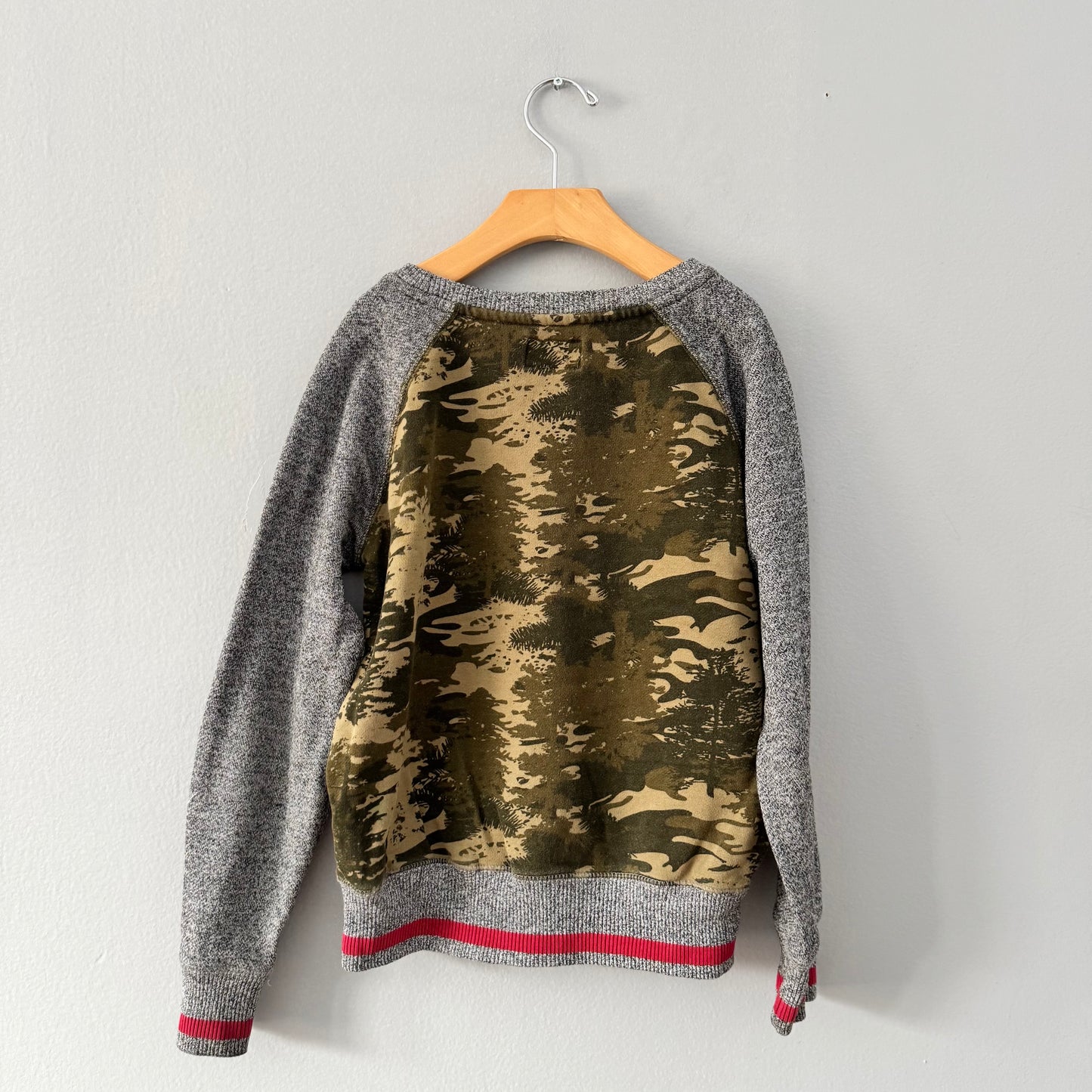 Roots / Salt and pepper x camo sweatshirt / 7-8Y