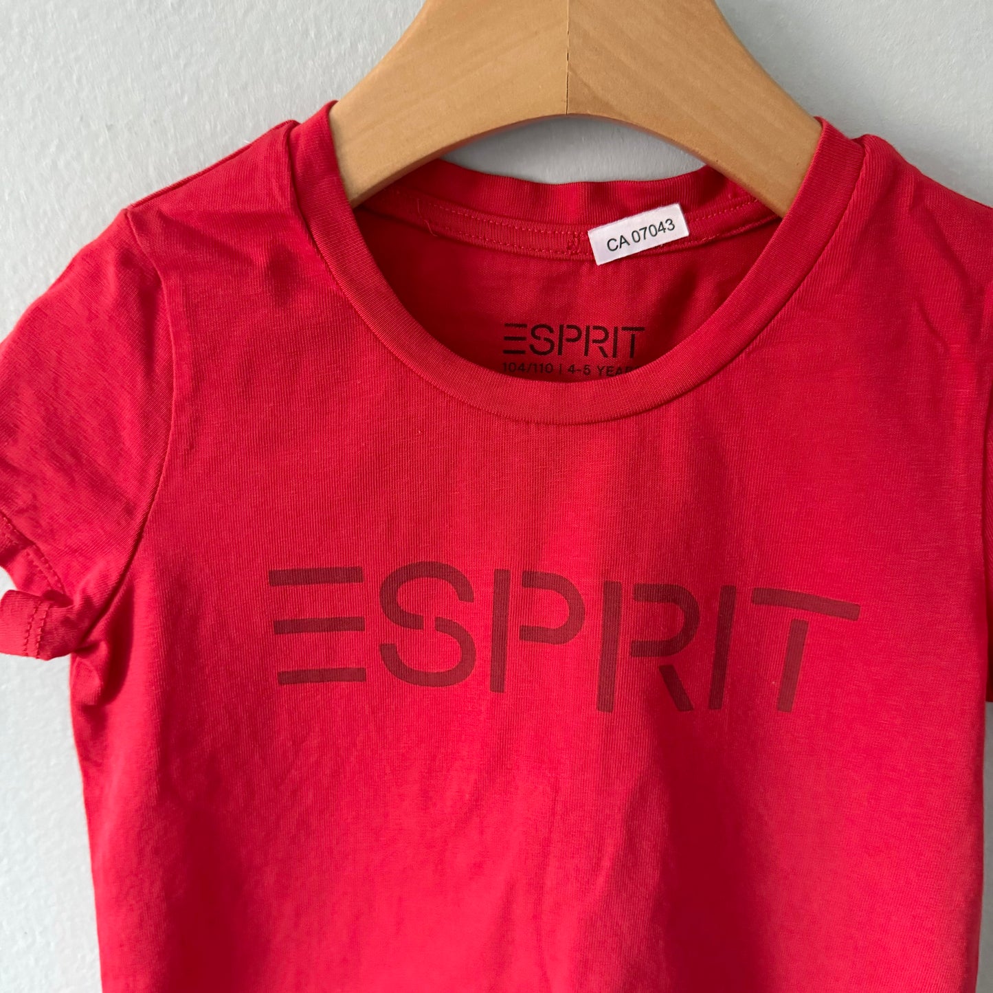 Esprit / Red logo T-shirt / 4-5Y