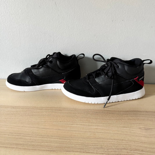 Nike x Jordan / Sneaker / J2.5