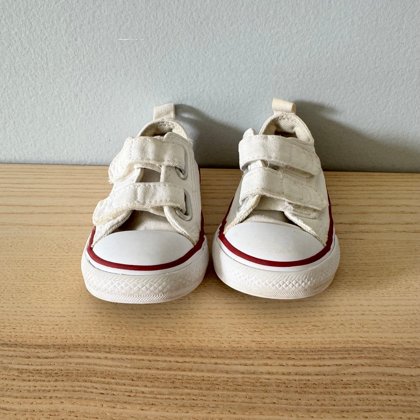Converse / Velcro shoes / US5