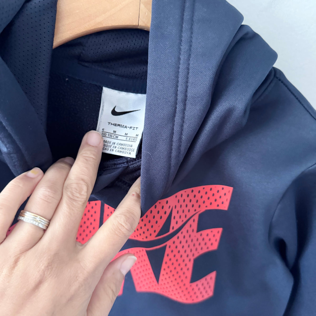 Nike / Navy dri-fit hoodie / 5-6Y