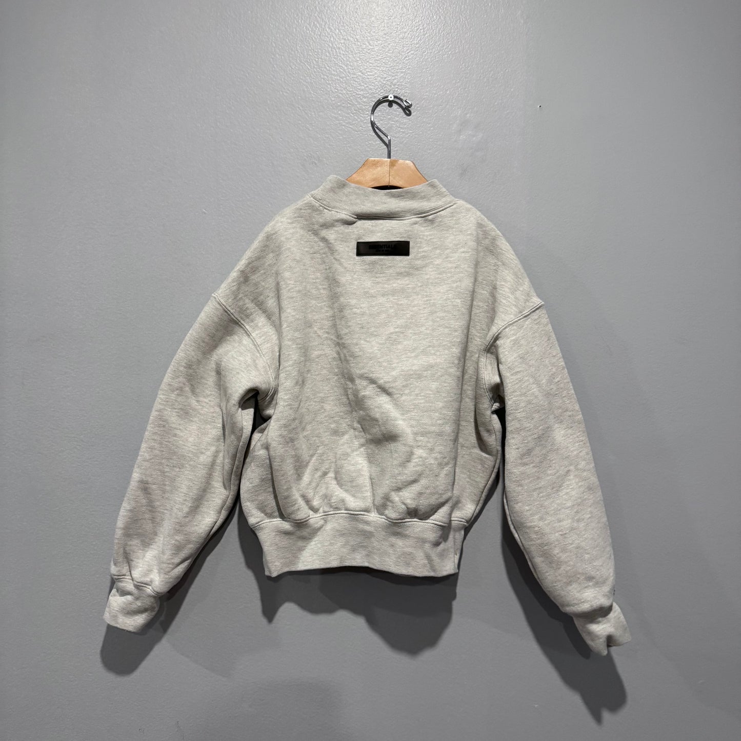 Essentials / Light grey 1977 sweatshirt / 6-7Y