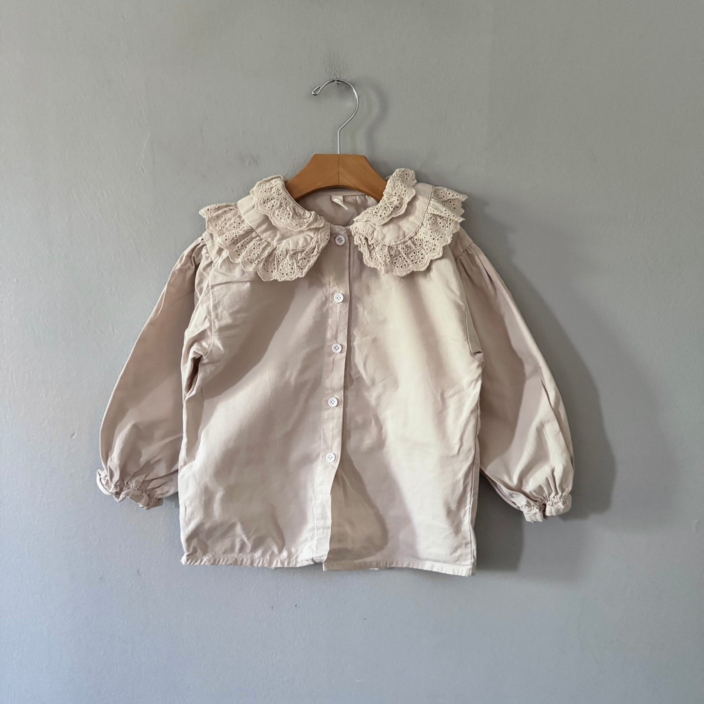 Lovely Child / Ivory ruffle shirt / 5Y