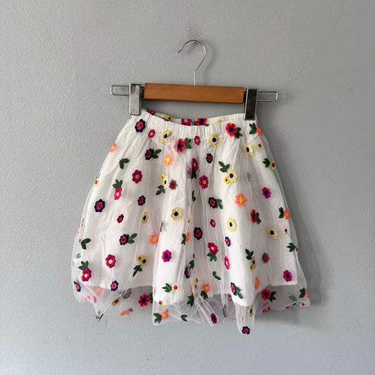 Dudu cream / White x floral skirt / 6Y
