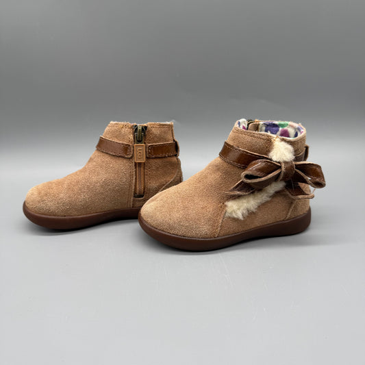 UGG / Boots / US6