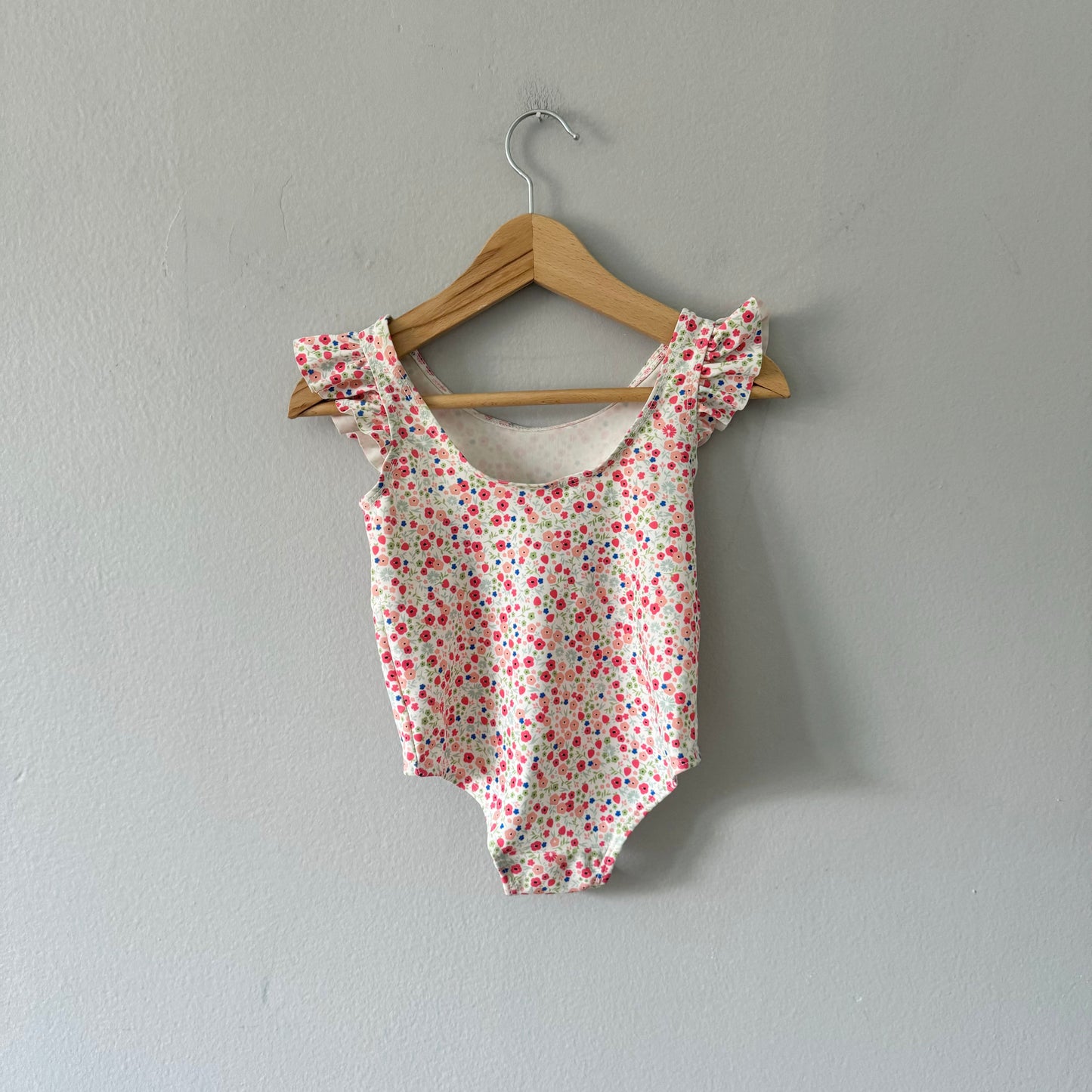 H&M / White x pink floral swimsuit / 6-12M