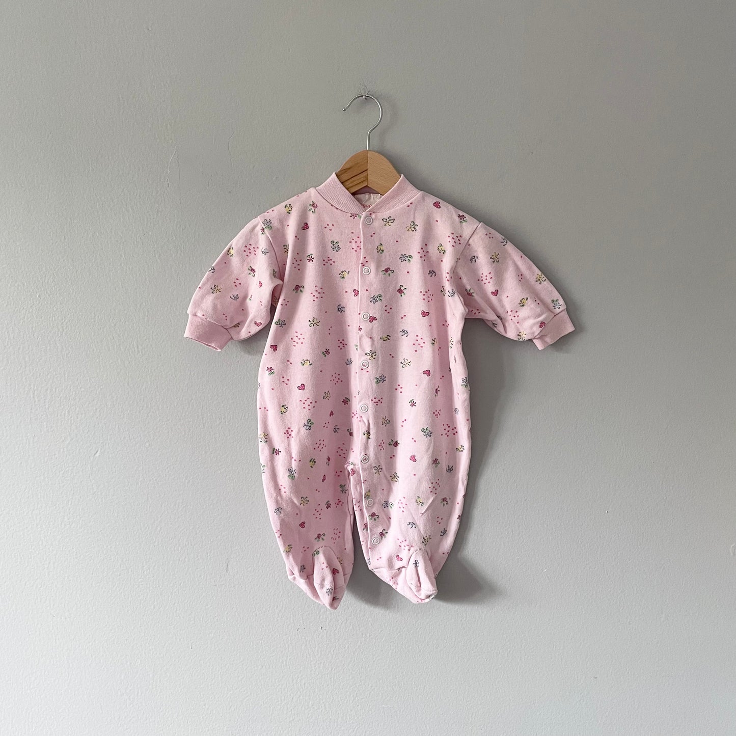 Snugabye / Pink x flower footie / 6M