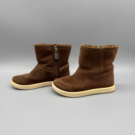 UGG / Boots / US8