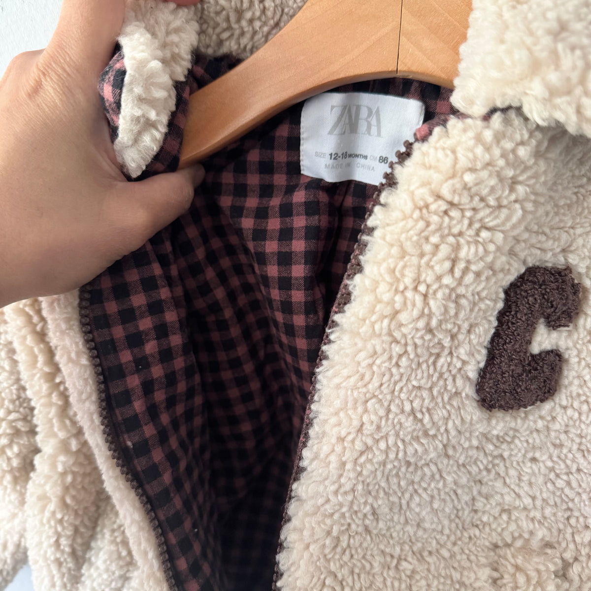 Zara / Sherpa beige zip up jacket / 12-18M